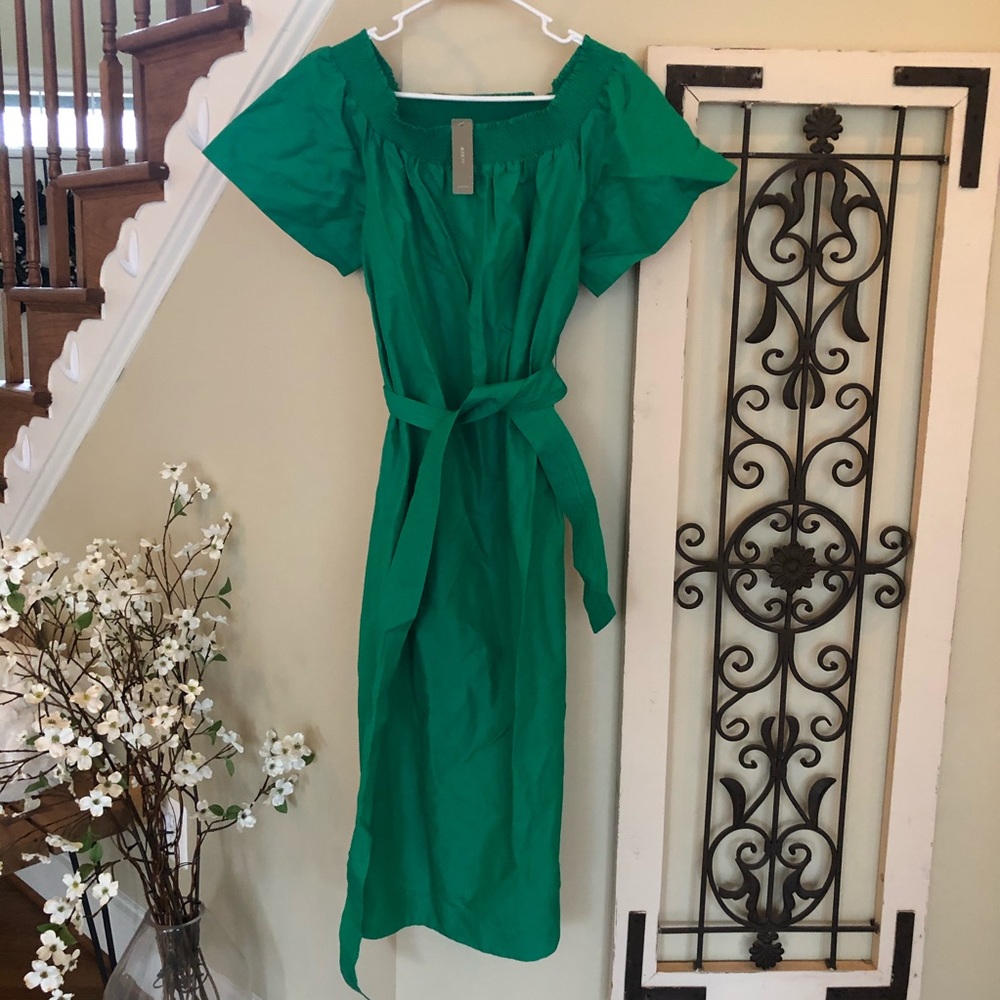 J crew green size 14 dress off the shoulders or up